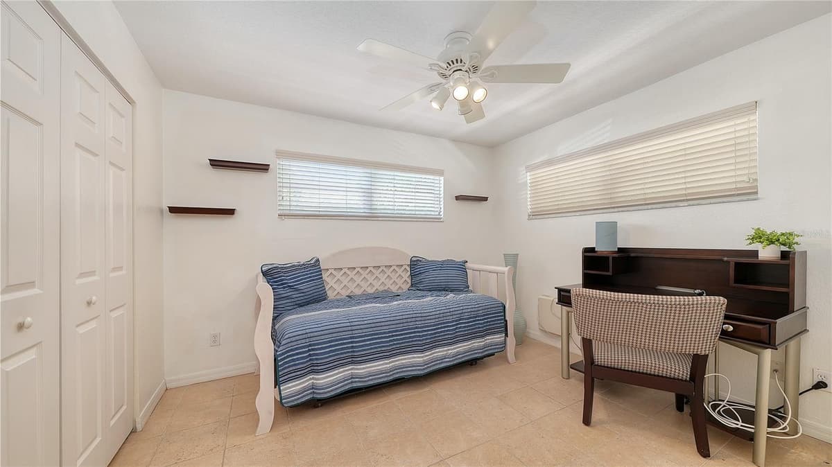 1749 HILLVIEW STREET — photo 15 of 32