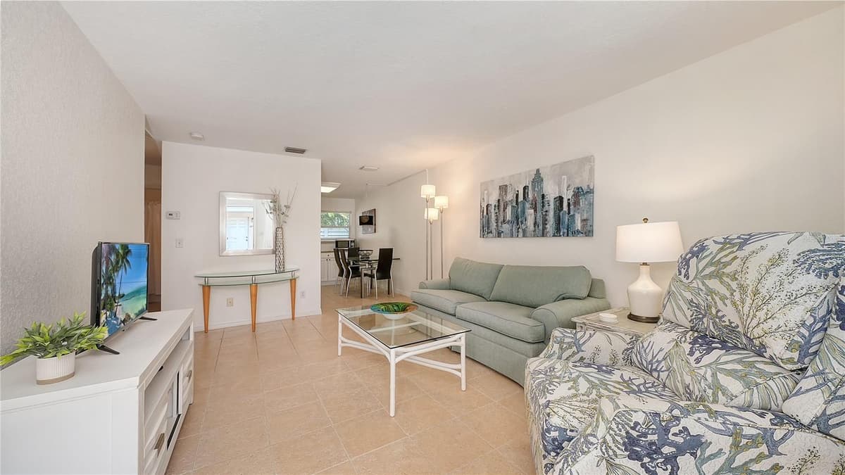1749 HILLVIEW STREET — photo 3 of 32