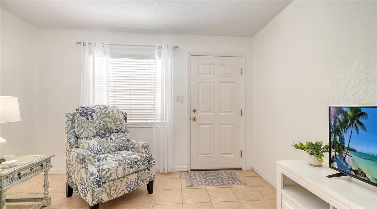 1749 HILLVIEW STREET — photo 4 of 32