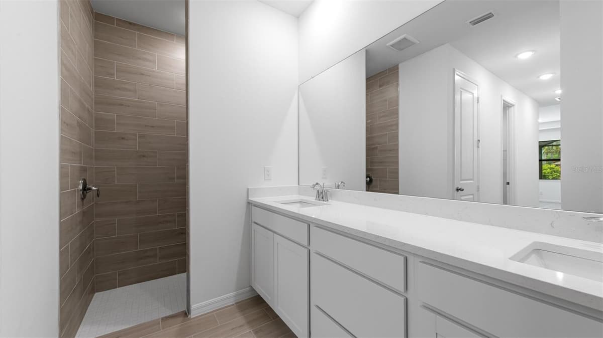 271 MUNOZ STREET — photo 9 of 13