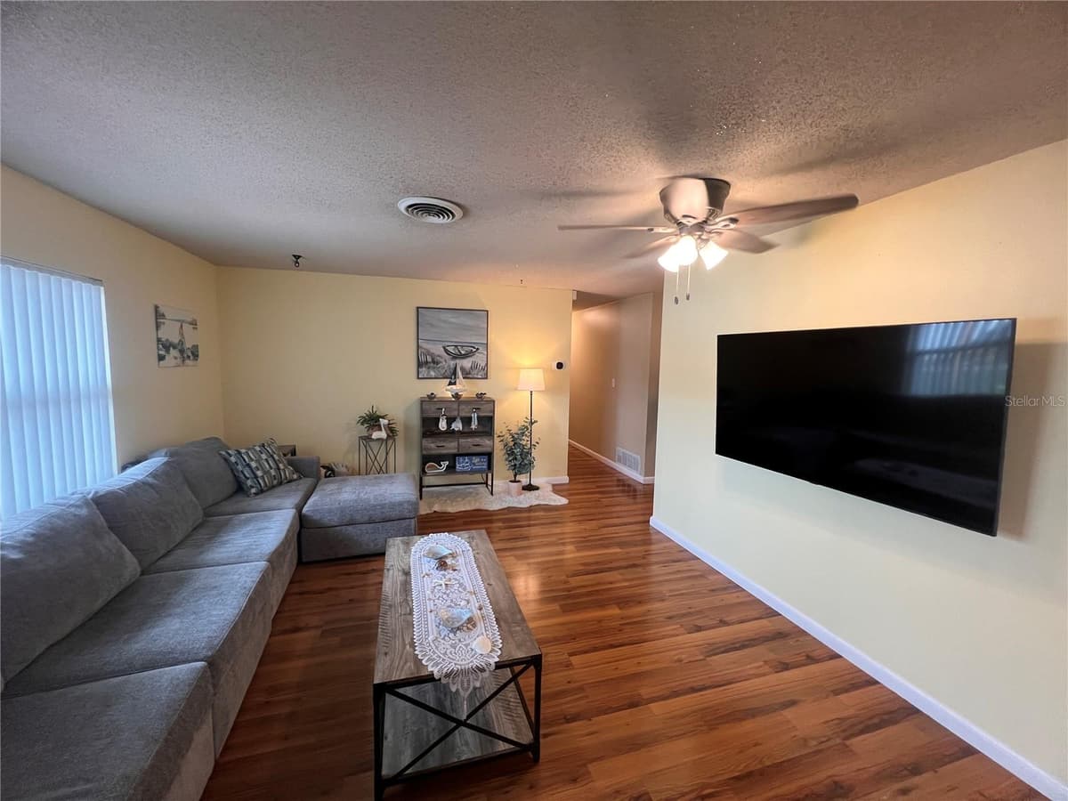 10626 BRESSLYN BOULEVARD — photo 5 of 20