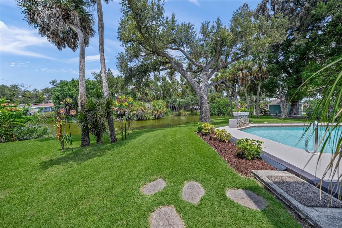 3643 MERIDALE ROAD — photo 41 of 50