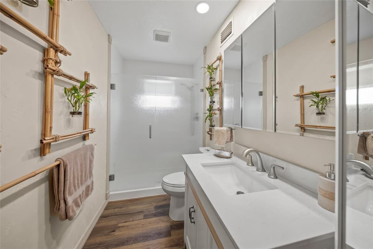 3643 MERIDALE ROAD — photo 34 of 50