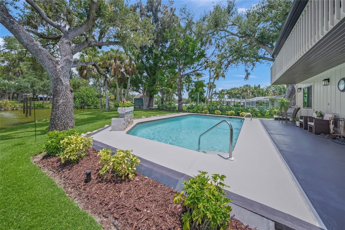 3643 MERIDALE ROAD — photo 4 of 50