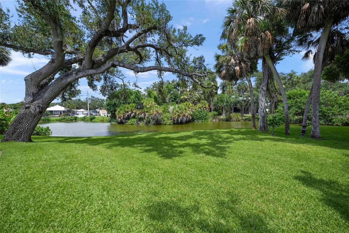 3643 MERIDALE ROAD — photo 8 of 50