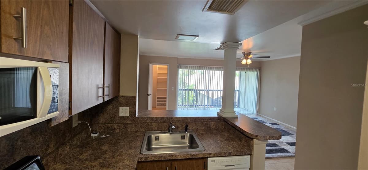 3814 LAKE DRIVE — photo 8 of 25