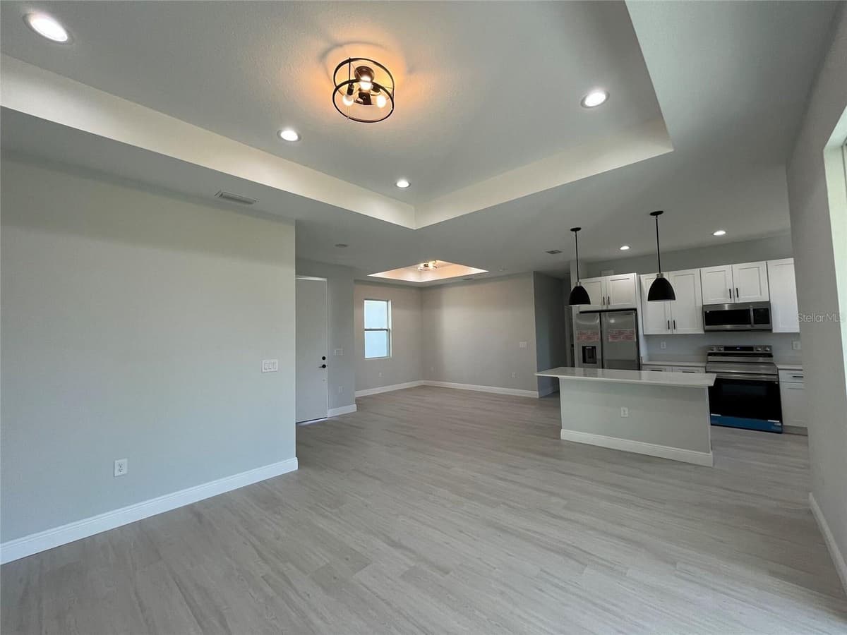 13335 HOLTVILLE AVENUE — photo 4 of 10