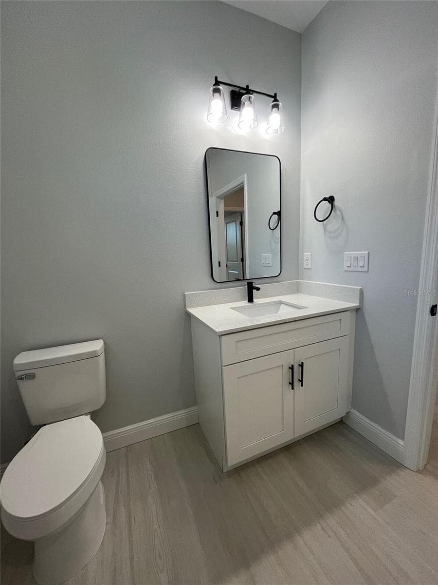 13335 HOLTVILLE AVENUE — photo 9 of 10