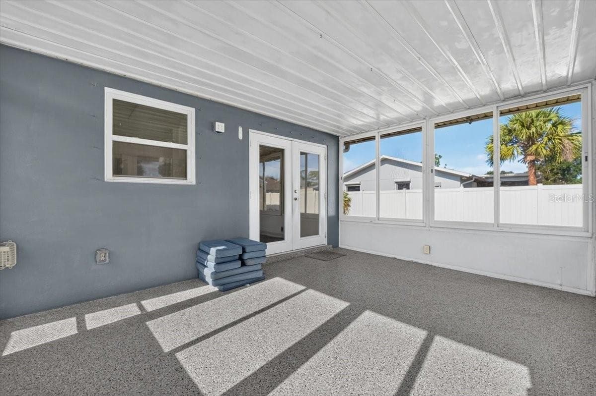 20286 BENTON AVENUE — photo 25 of 29