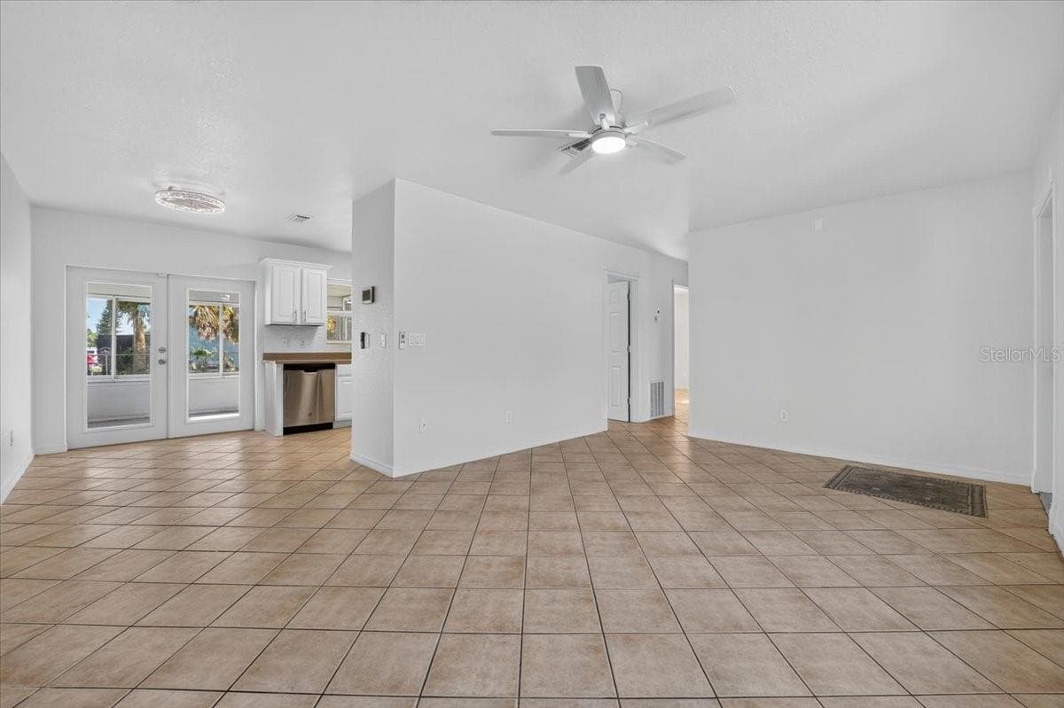 20286 BENTON AVENUE — photo 9 of 29