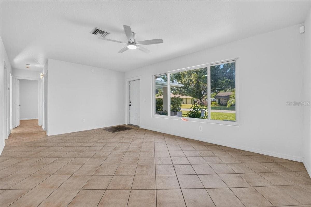 20286 BENTON AVENUE — photo 8 of 29