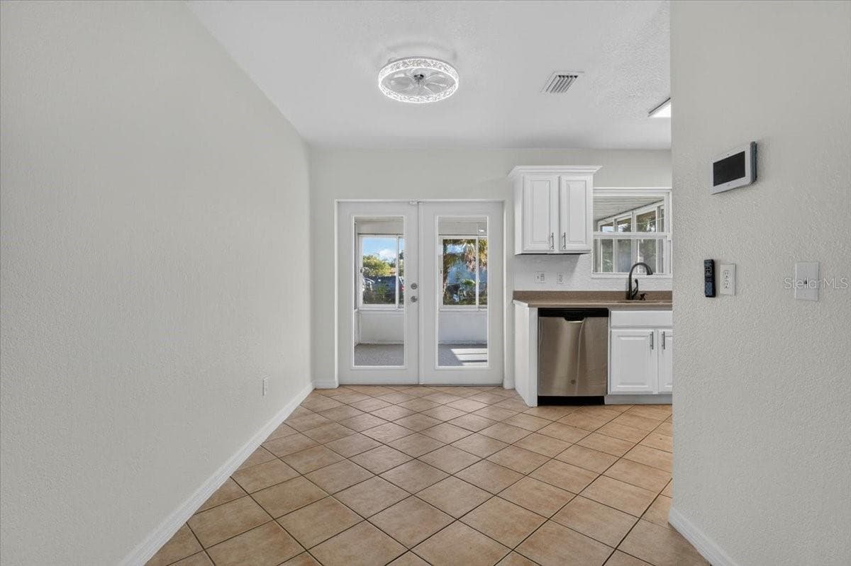20286 BENTON AVENUE — photo 11 of 29