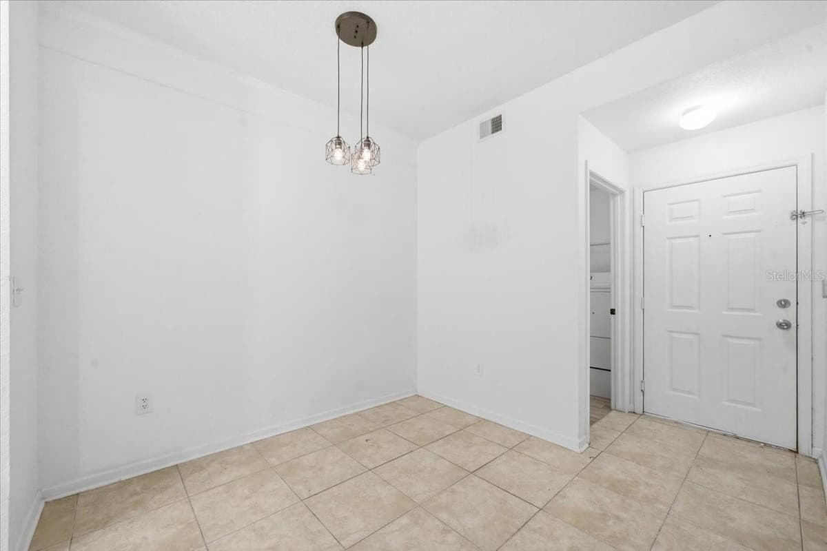 17104 CARRINGTON PARK DRIVE — photo 10 of 28