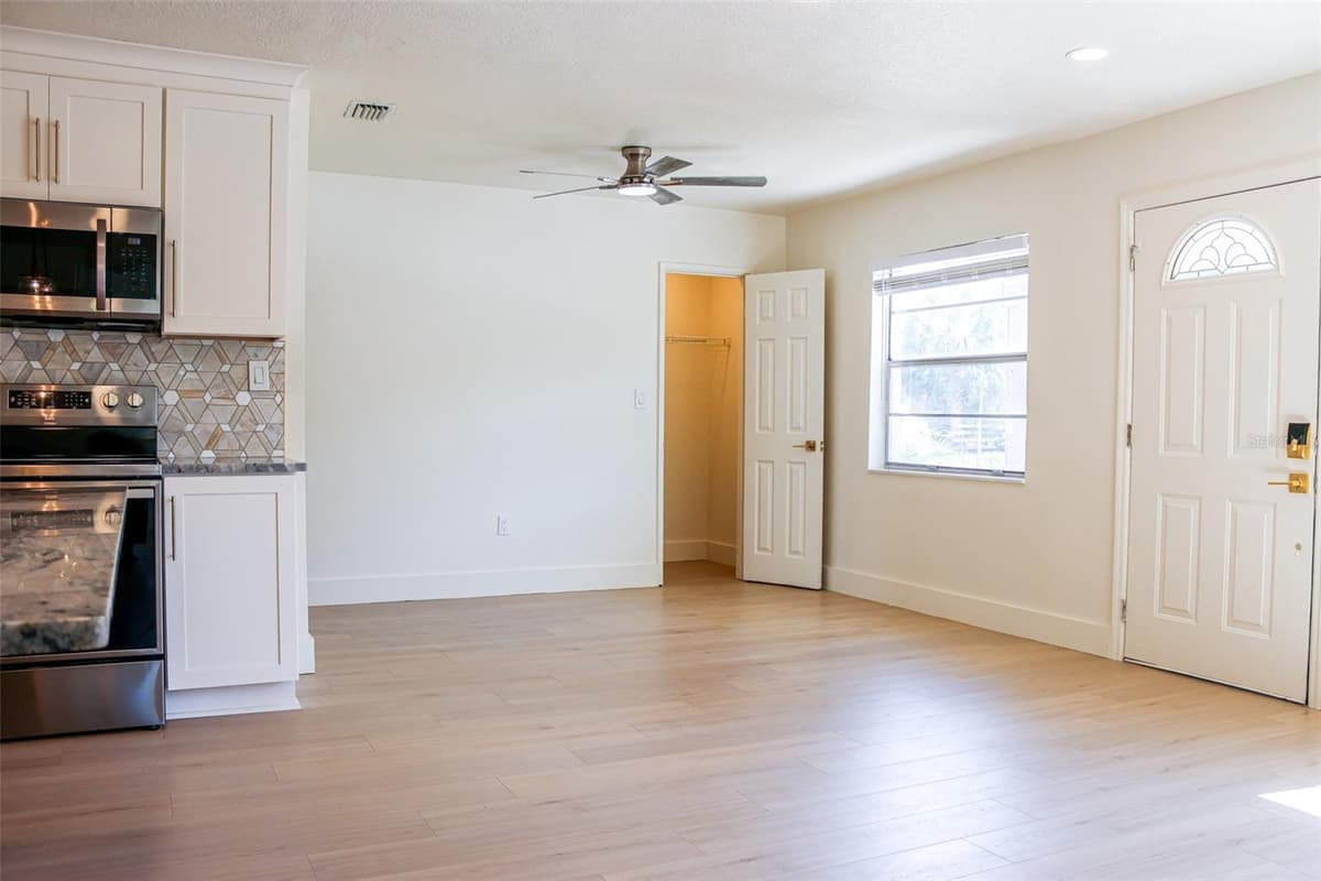 4211 BAY VIEW AVENUE — photo 11 of 26