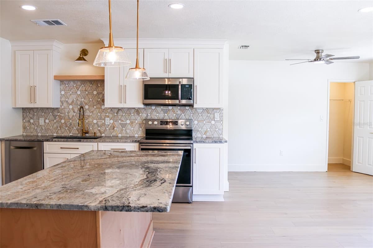 4211 BAY VIEW AVENUE — photo 10 of 26