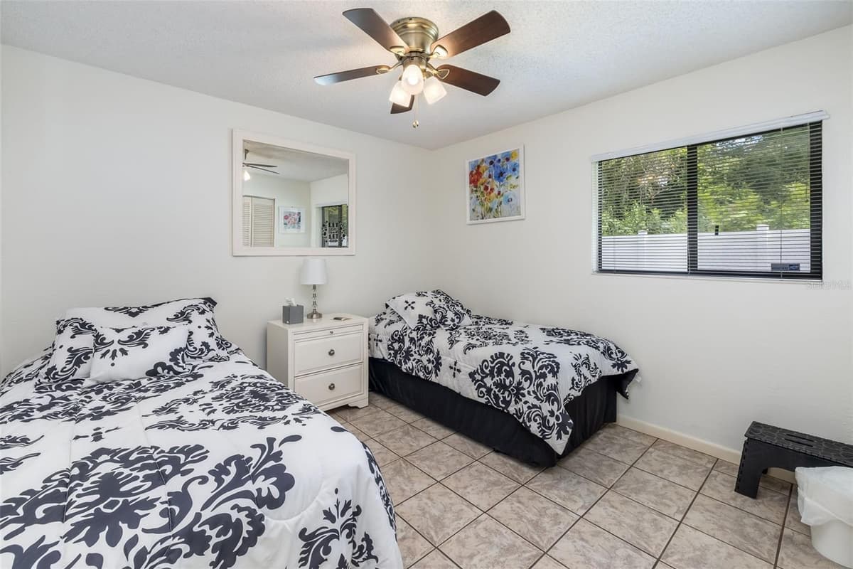 7 PERKINS LANE — photo 17 of 58