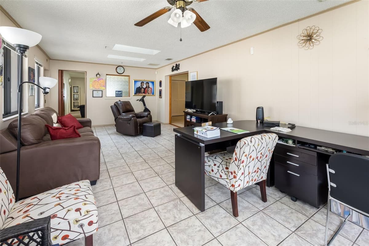 7 PERKINS LANE — photo 34 of 58