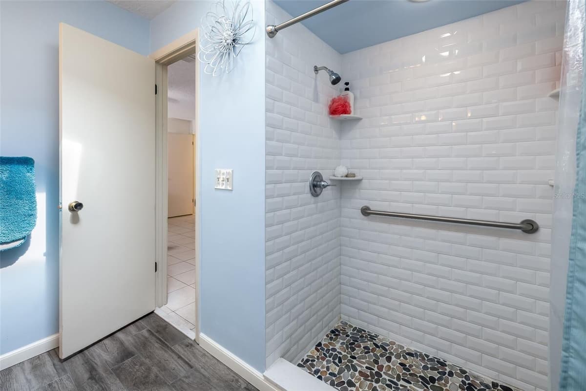 7 PERKINS LANE — photo 29 of 58