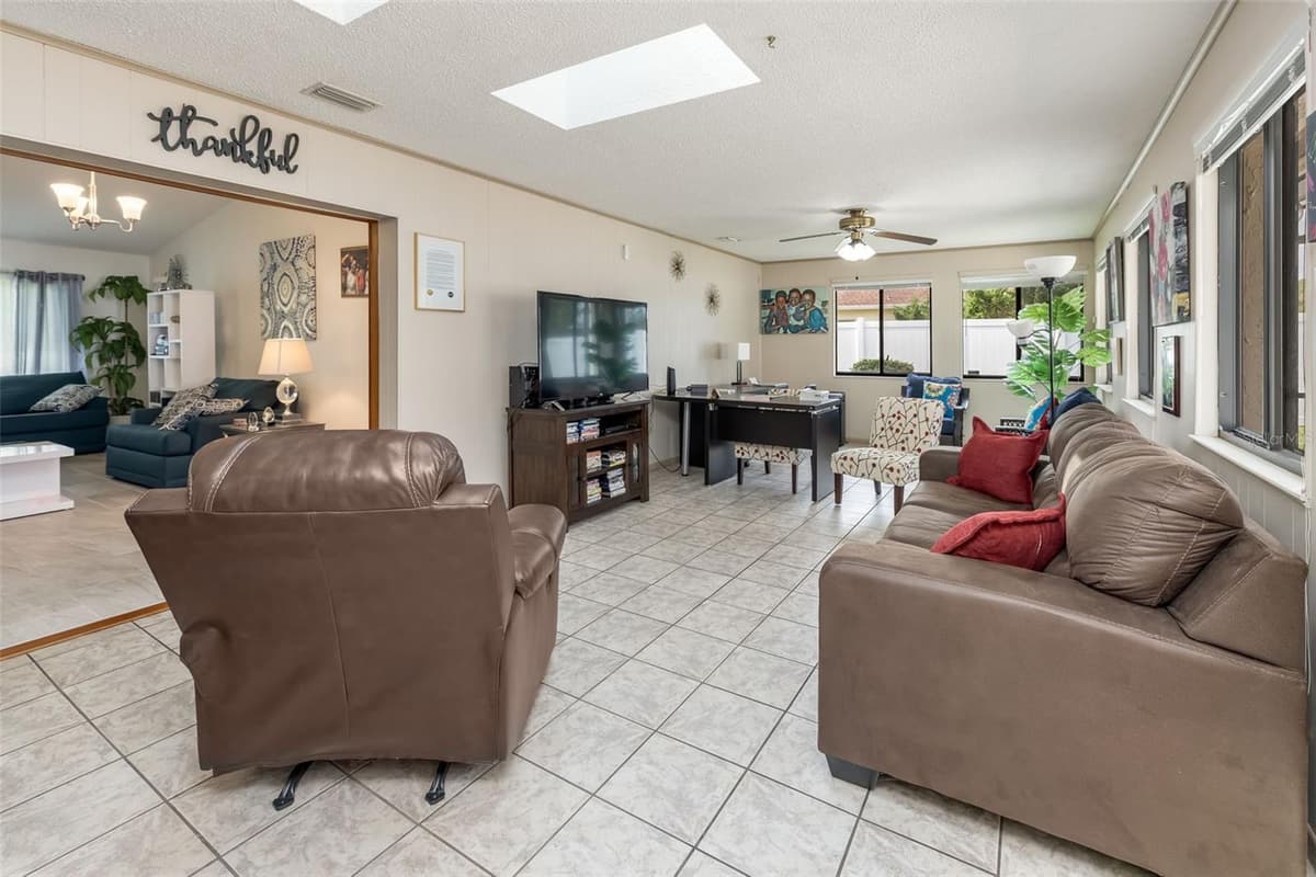 7 PERKINS LANE — photo 32 of 58