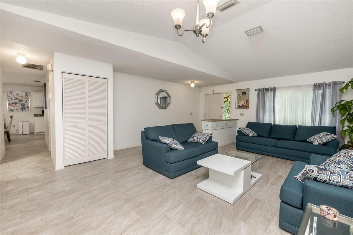 7 PERKINS LANE — photo 4 of 58