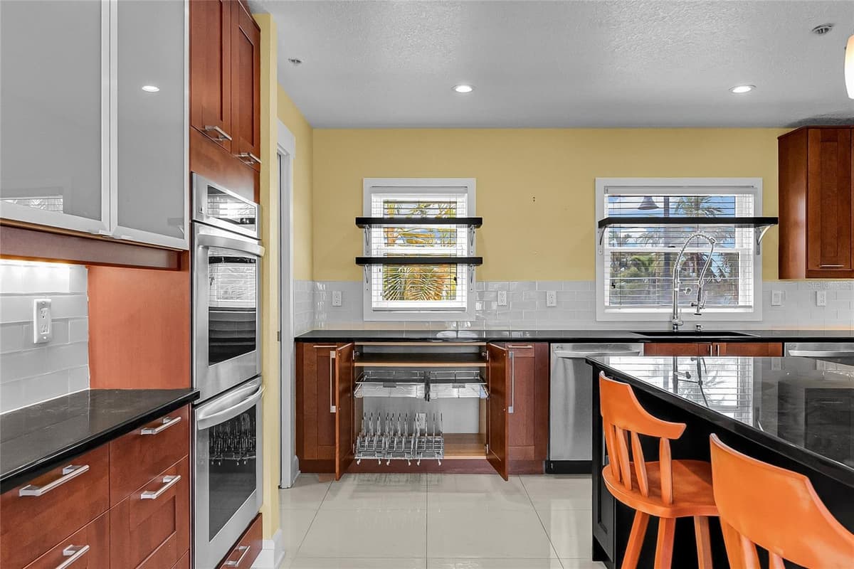 614 NORTON STREET — photo 18 of 60