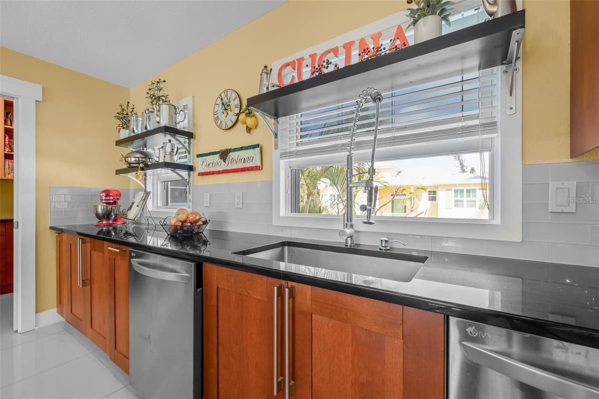 614 NORTON STREET — photo 22 of 60