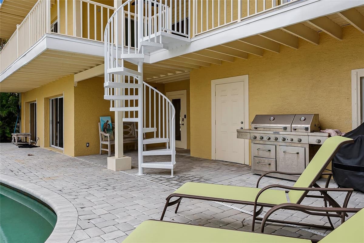 614 NORTON STREET — photo 11 of 60
