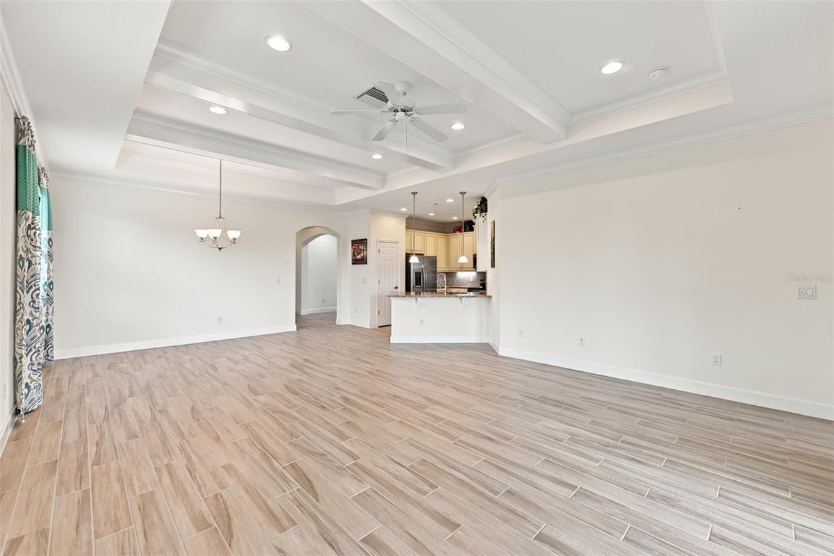 623 CHIPPER DRIVE — photo 5 of 43