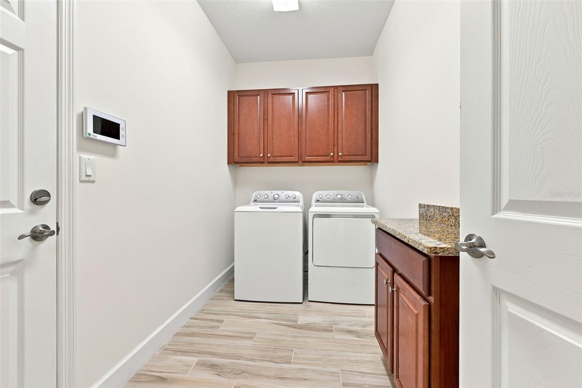 623 CHIPPER DRIVE — photo 21 of 43