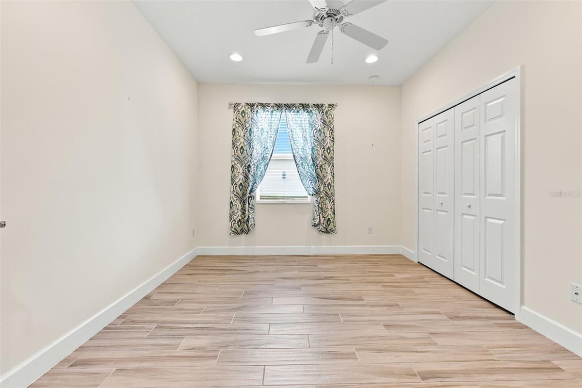 623 CHIPPER DRIVE — photo 16 of 43