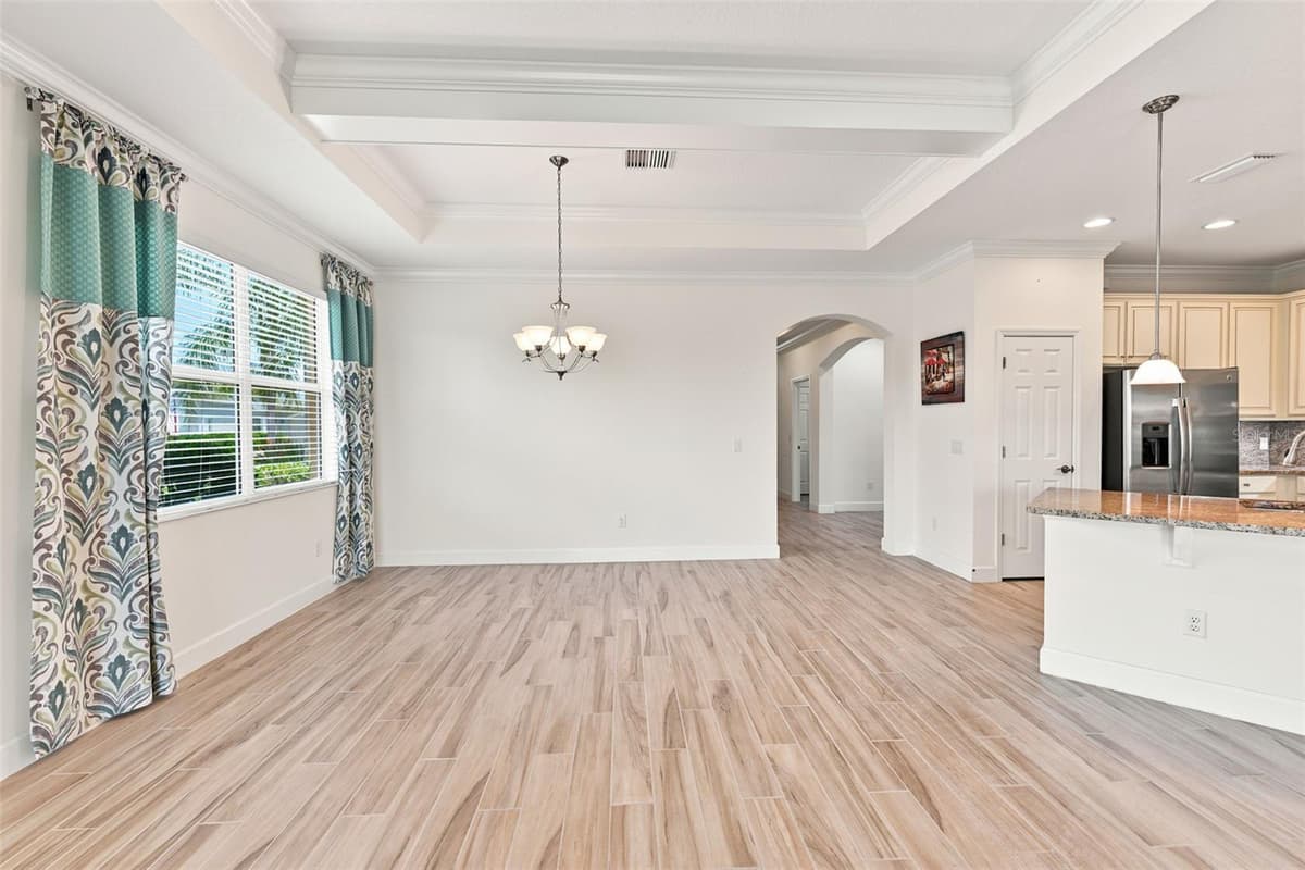 623 CHIPPER DRIVE — photo 11 of 43