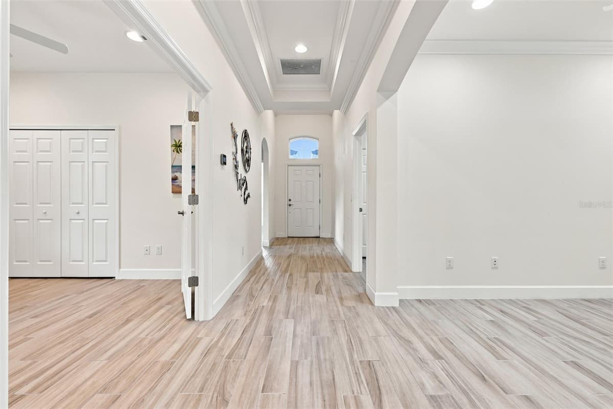 623 CHIPPER DRIVE — photo 12 of 43