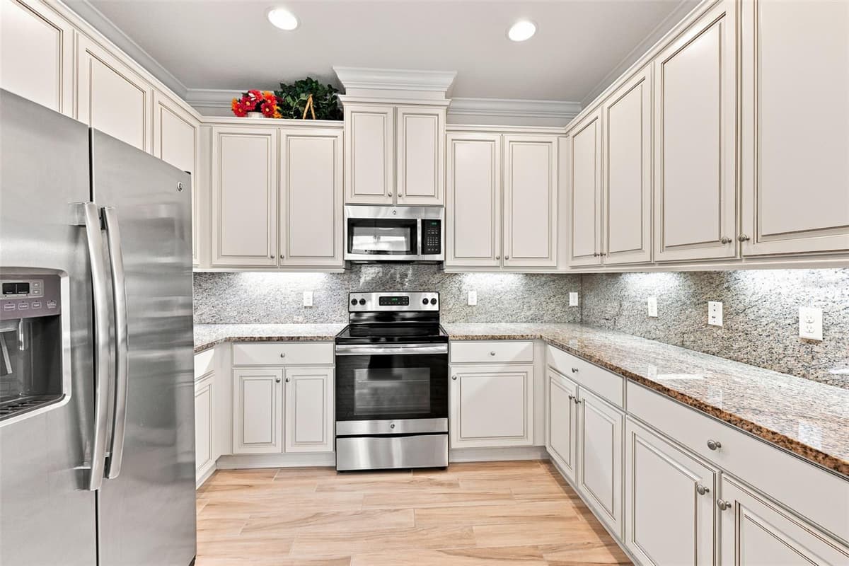 623 CHIPPER DRIVE — photo 9 of 43