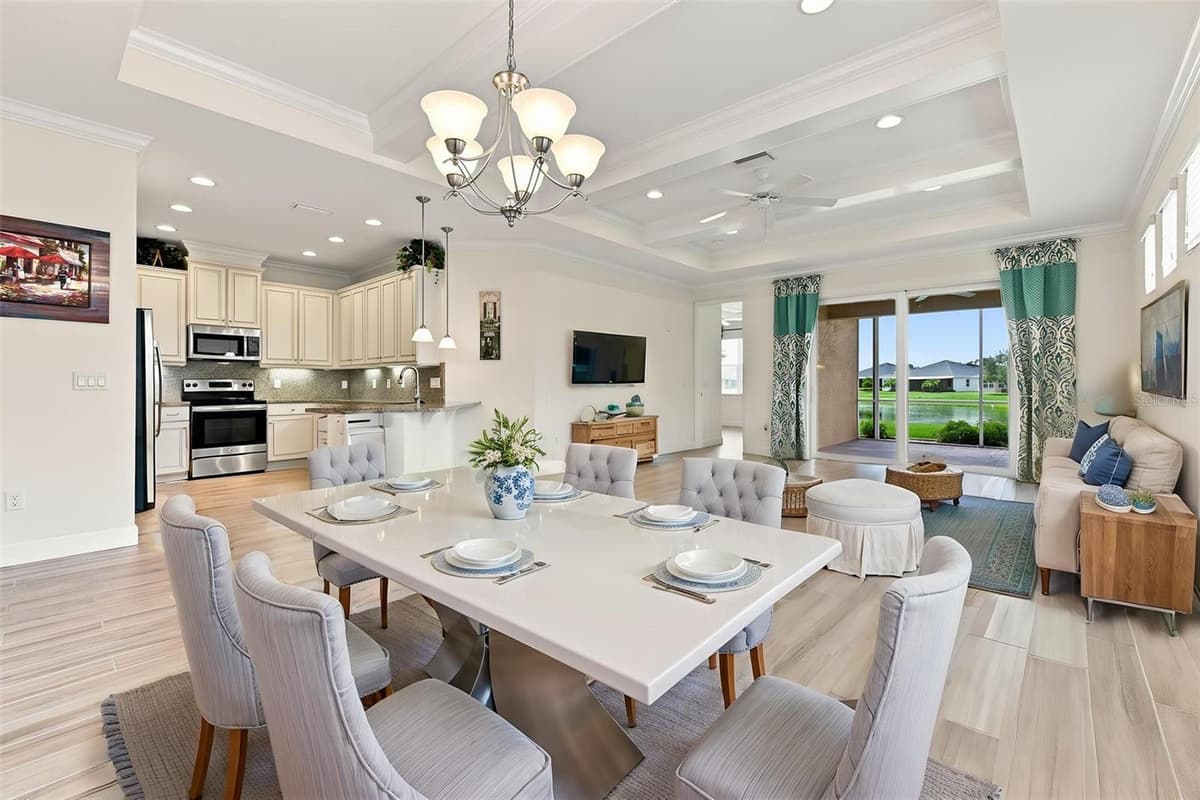 623 CHIPPER DRIVE — photo 4 of 43
