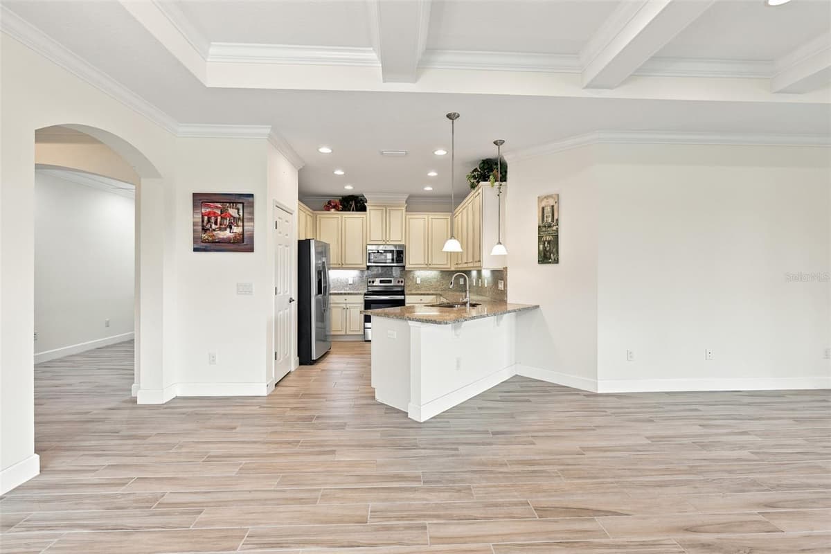 623 CHIPPER DRIVE — photo 6 of 43
