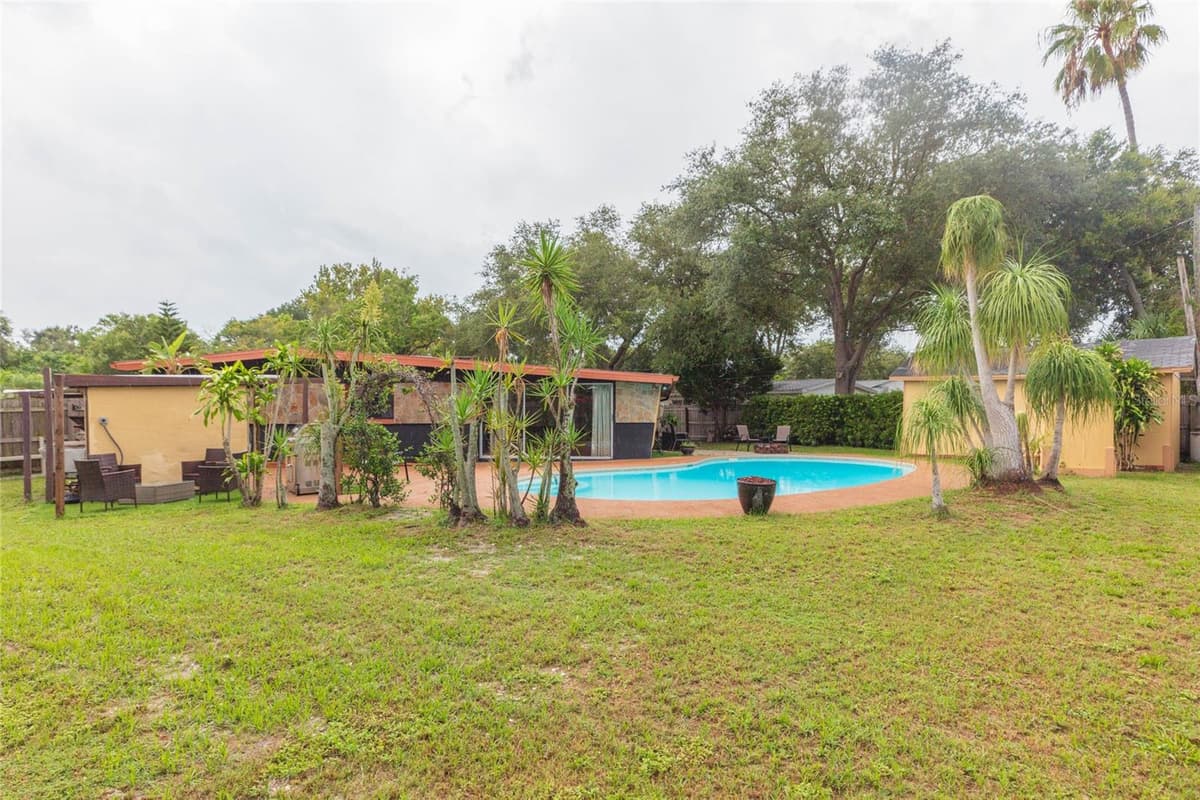 8813 FLAME VINE AVENUE — photo 35 of 42