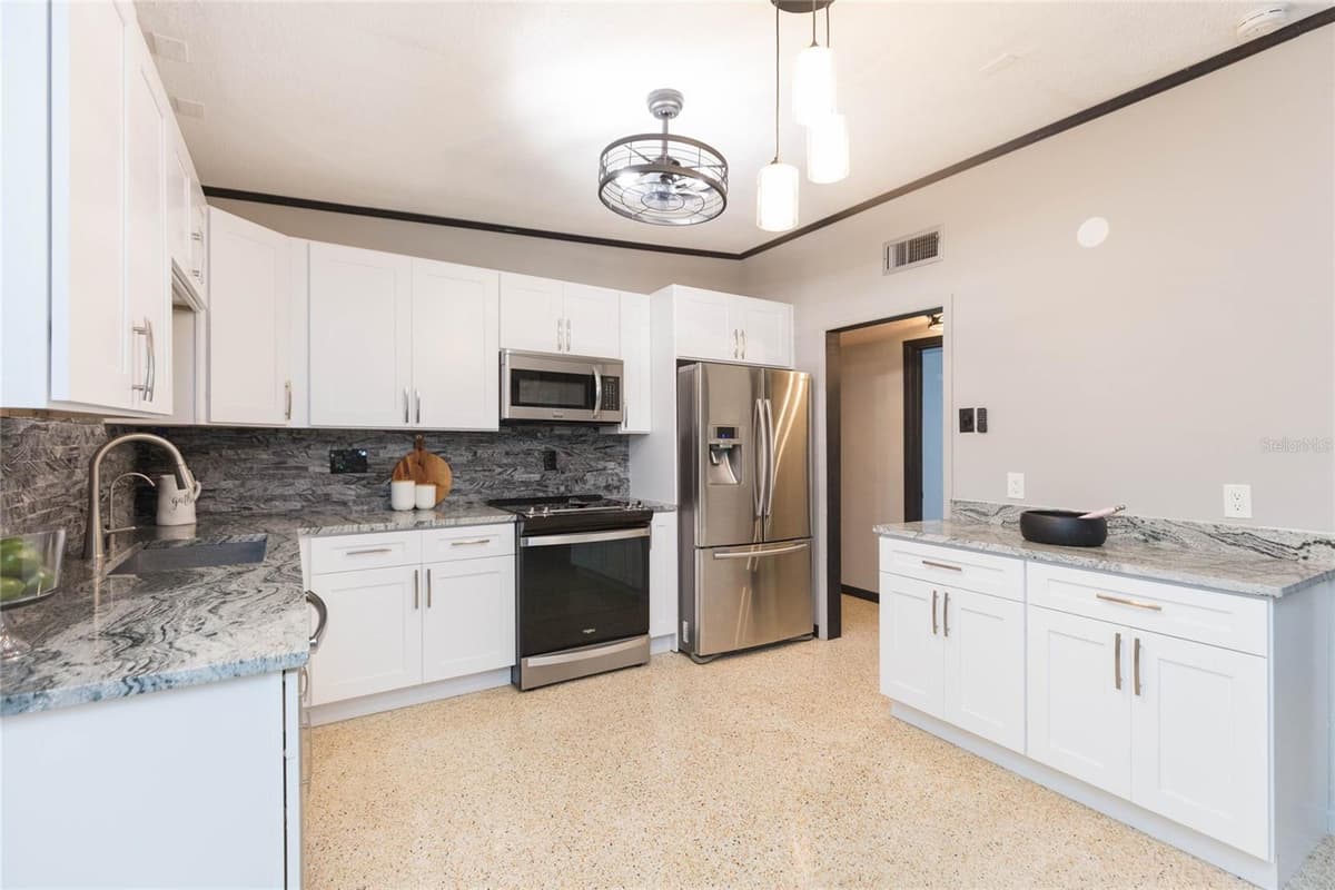 8813 FLAME VINE AVENUE — photo 7 of 42