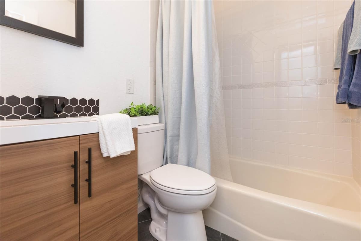 8813 FLAME VINE AVENUE — photo 19 of 42