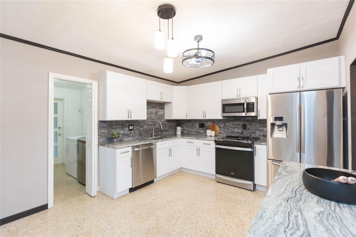8813 FLAME VINE AVENUE — photo 8 of 42