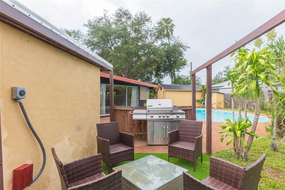 8813 FLAME VINE AVENUE — photo 38 of 42