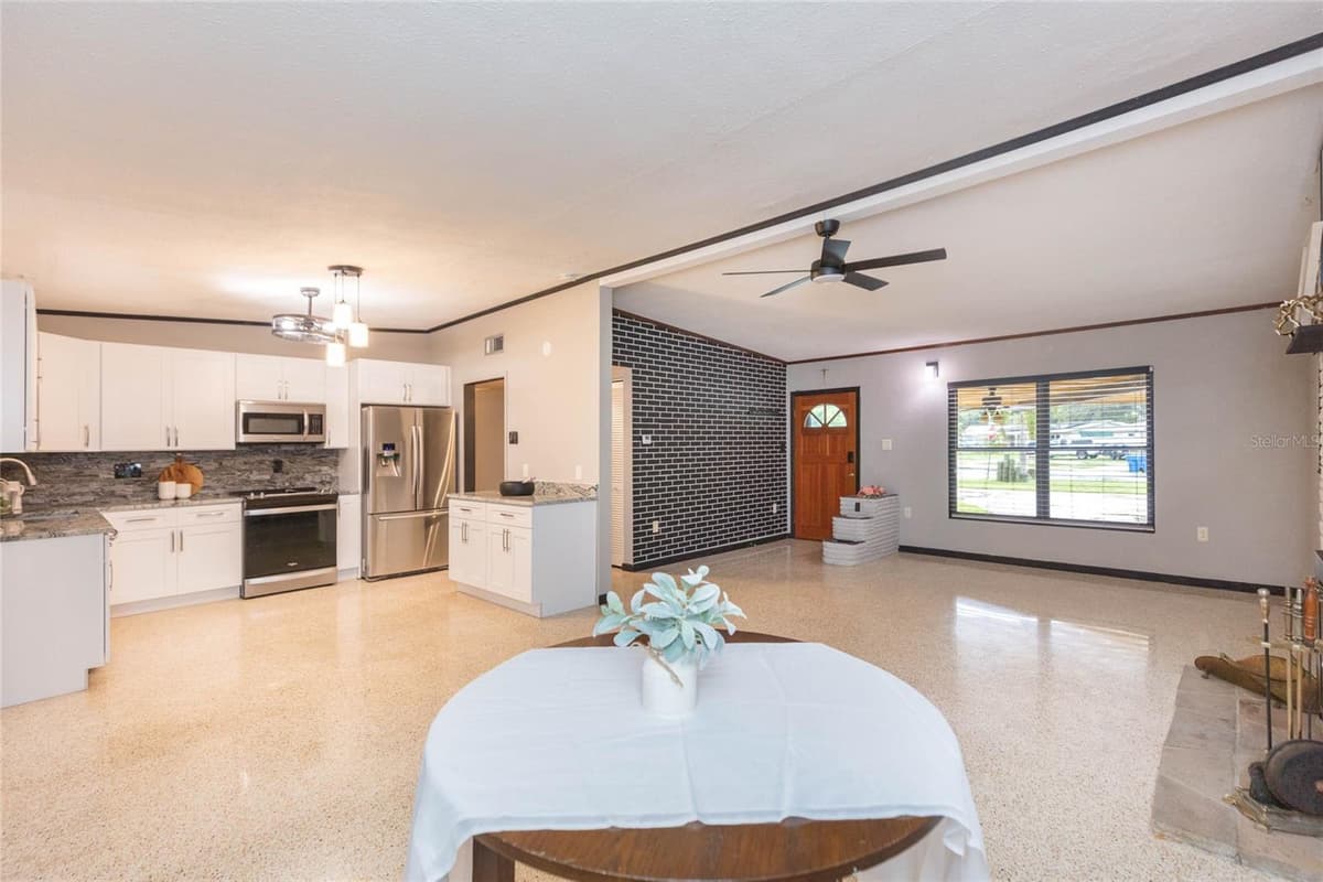 8813 FLAME VINE AVENUE — photo 5 of 42