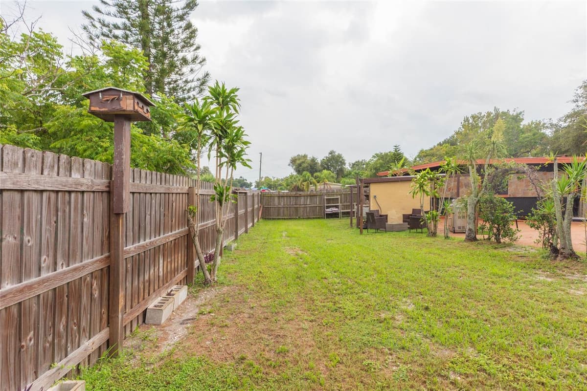 8813 FLAME VINE AVENUE — photo 36 of 42