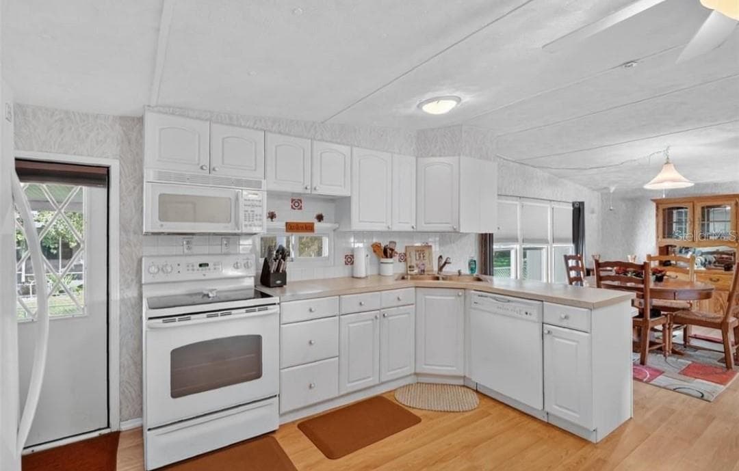 11905 LINDA AVENUE — photo 4 of 13