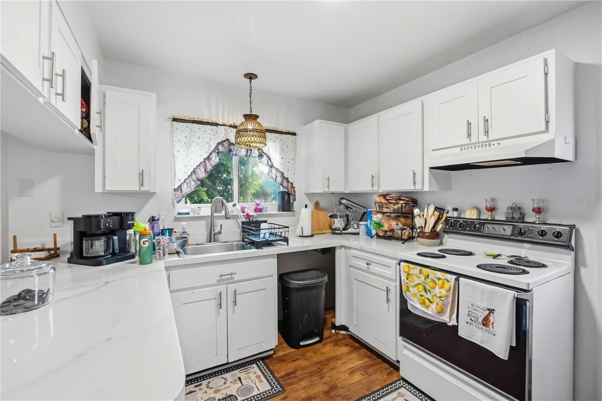 5409 KENWOOD DRIVE — photo 9 of 43