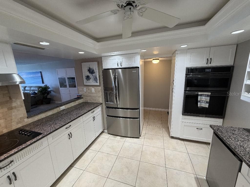 17920 GULF BOULEVARD — photo 11 of 35