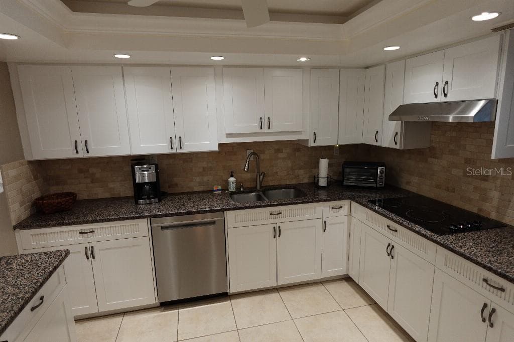 17920 GULF BOULEVARD — photo 12 of 35