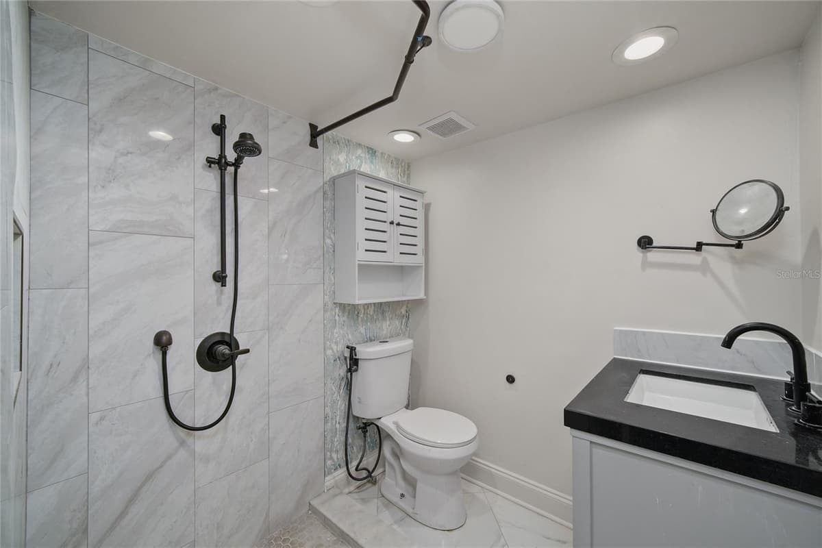 4615 HESPERIDES STREET — photo 3 of 15