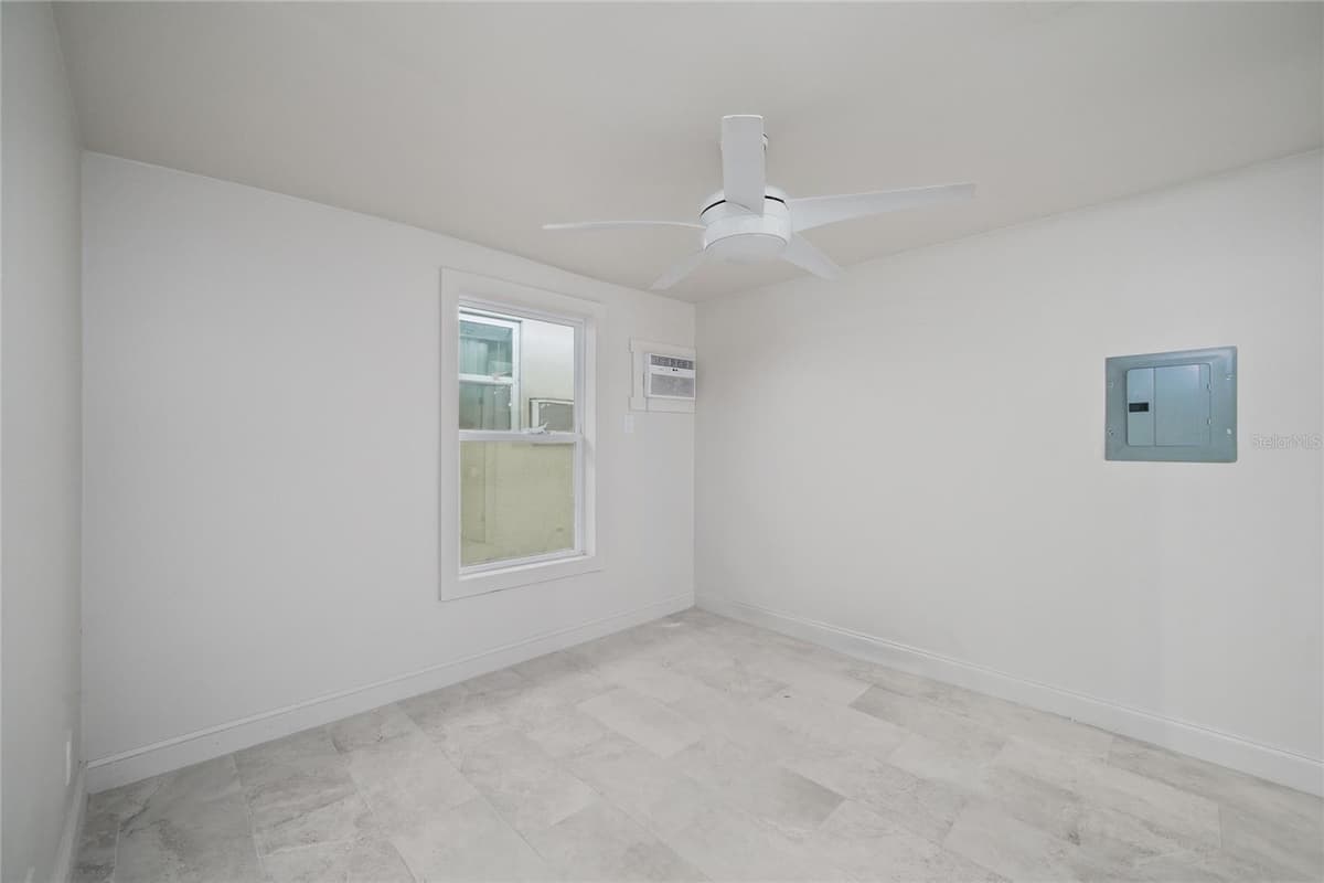 4615 HESPERIDES STREET — photo 11 of 15