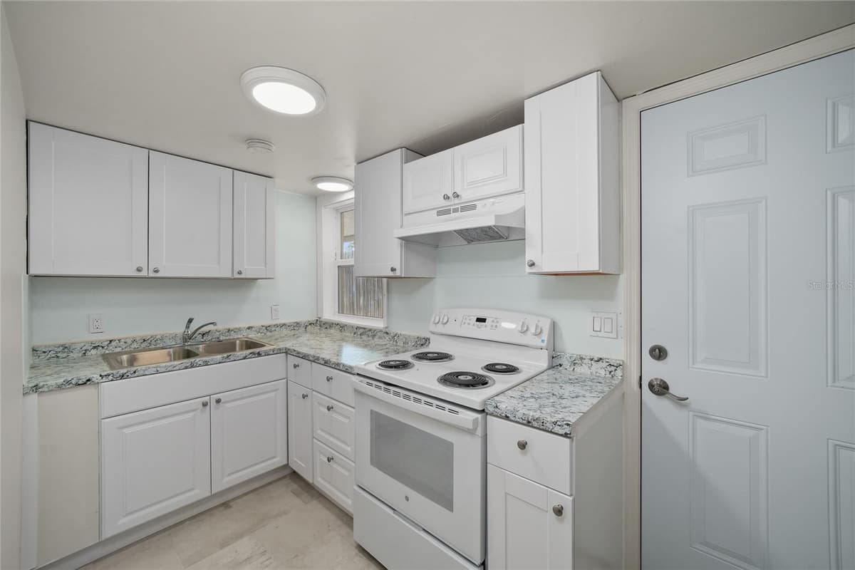 4615 HESPERIDES STREET — photo 2 of 15