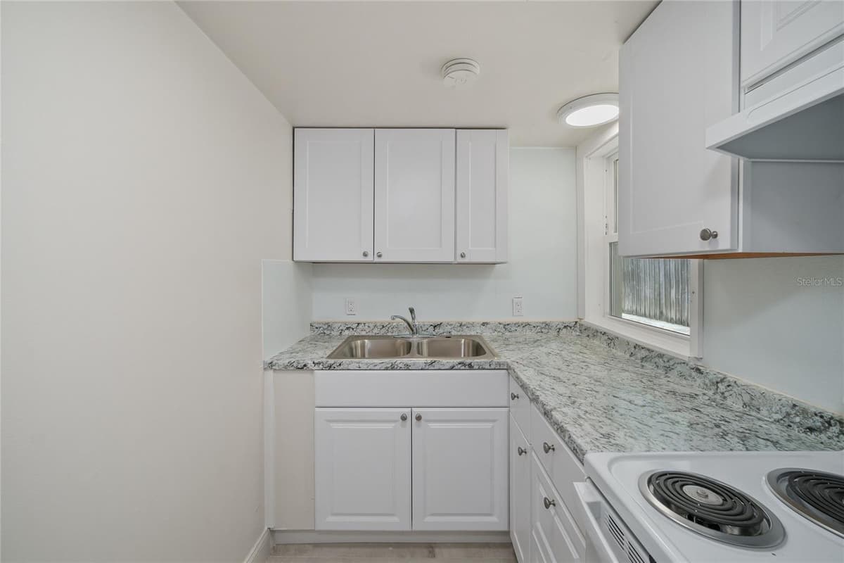 4615 HESPERIDES STREET — photo 6 of 15